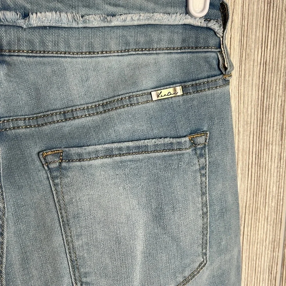 Women’s KanCan High Rise Ripped Capri Light Wash Size 29